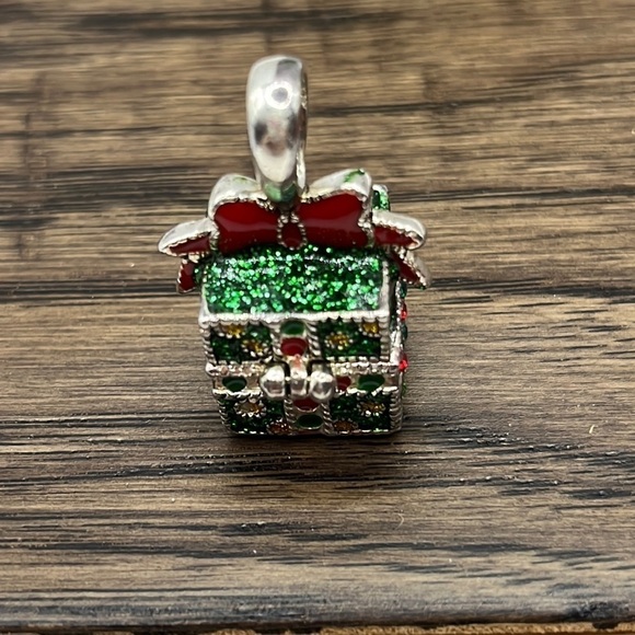 Christmas Gift Box Present  Pendant with a Christmas wish large Bale. Silvertone - Picture 5 of 12